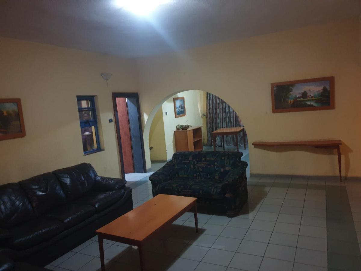 Febson Hotel Абуджа Екстер'єр фото